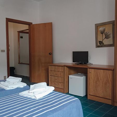 Hotel Mediterraneo Guardia Piemontese Terme Kültér fotó