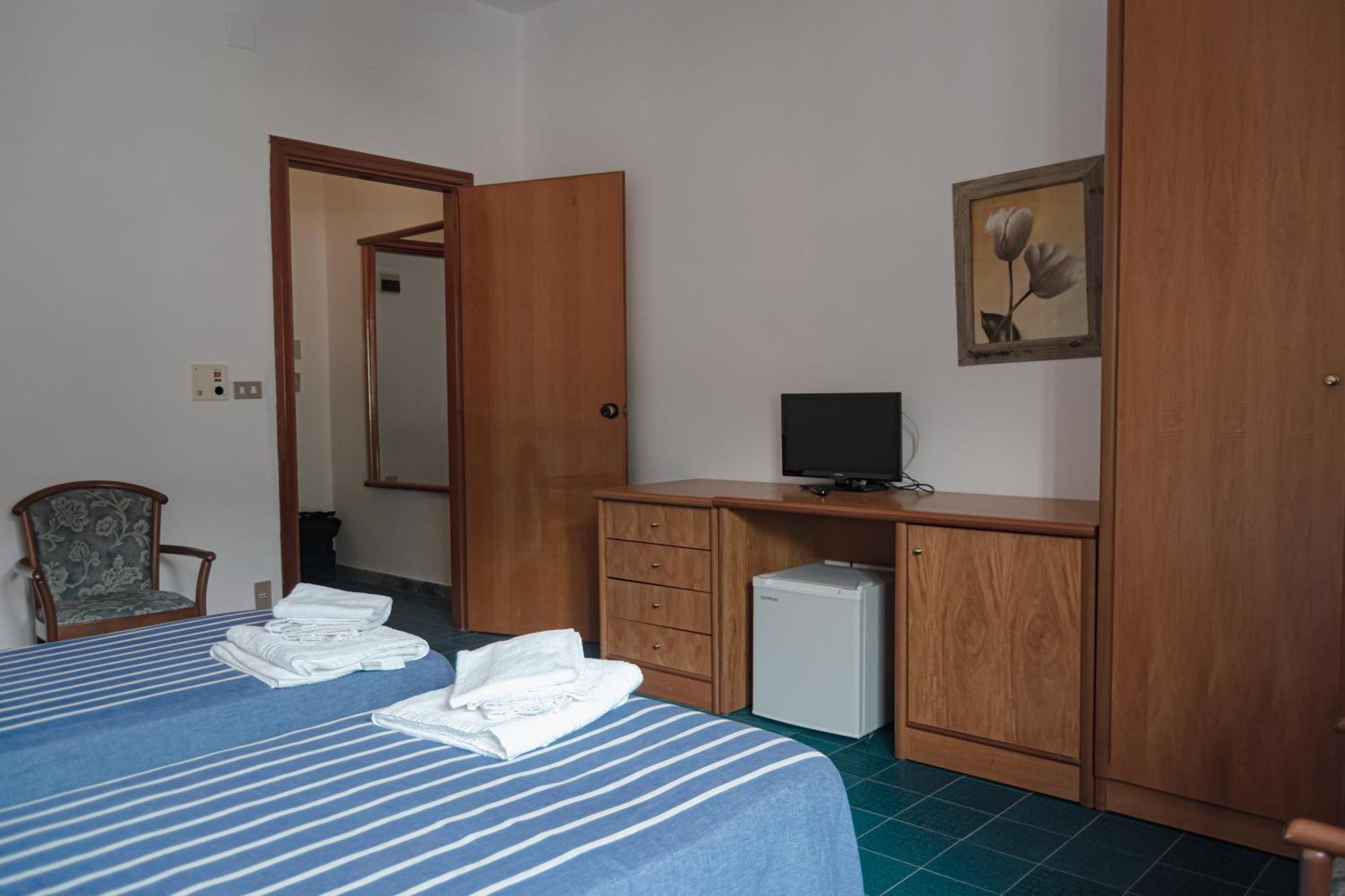 Hotel Mediterraneo Guardia Piemontese Terme Kültér fotó